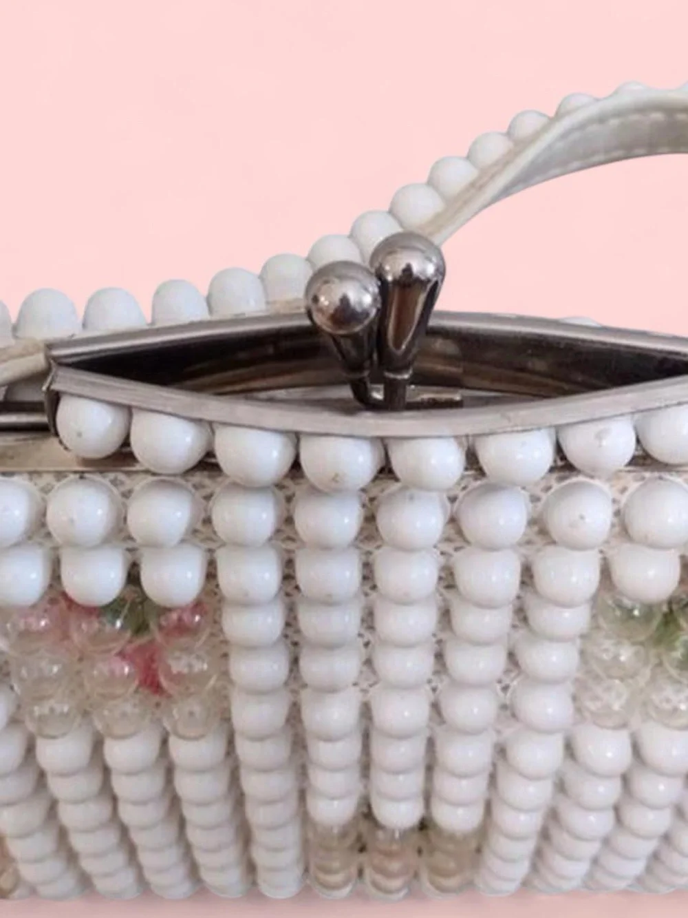 White Beaded Floral Frame-Top Kiss Lock Vintage Grandee Handbag